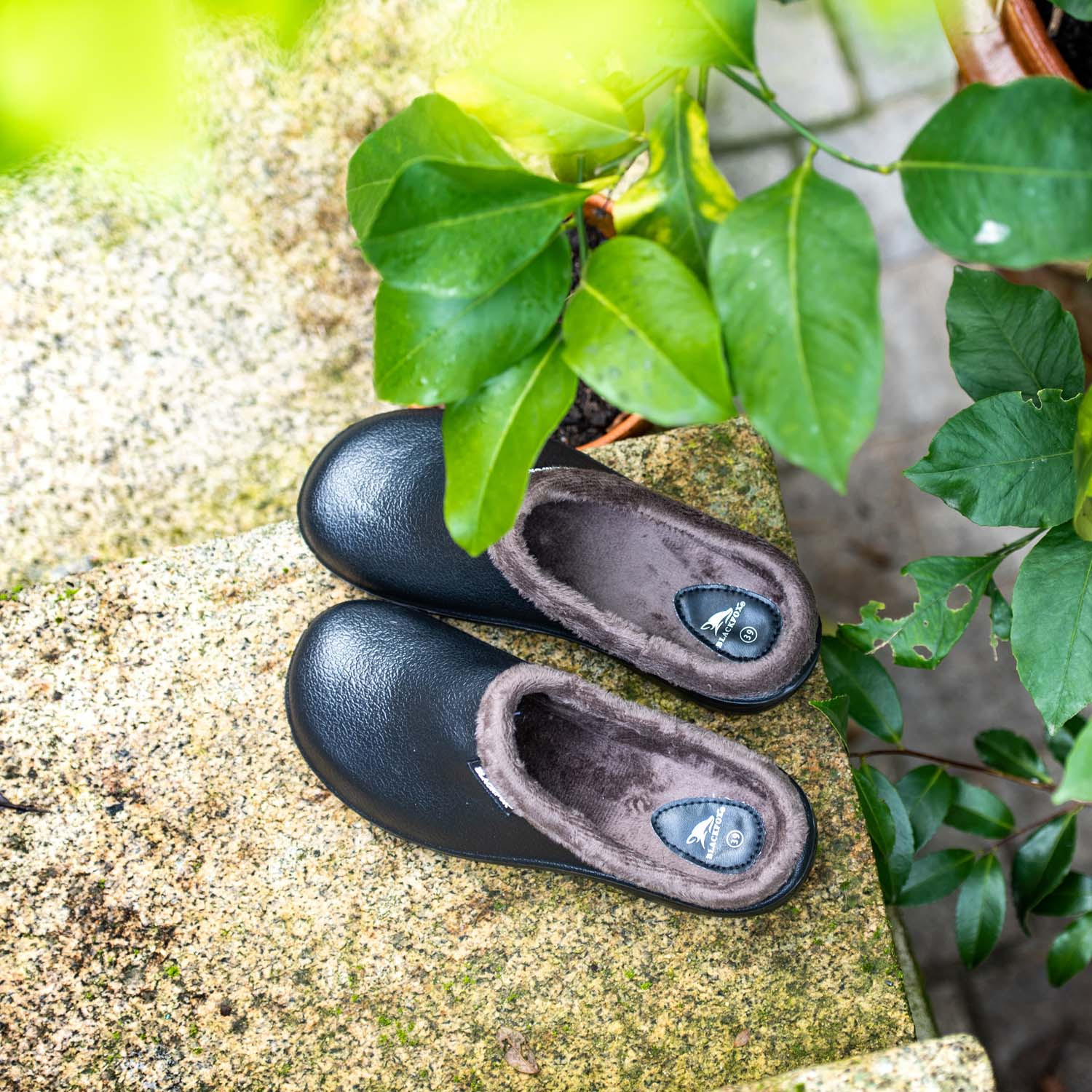 Black fur sales lined clogs
