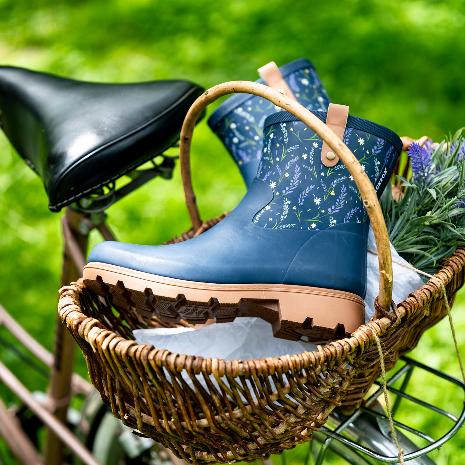Low-boot Flora